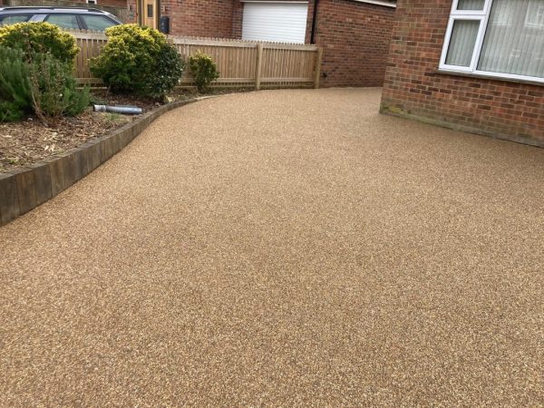 Laying resin surface on a driveway in Woodcote, London